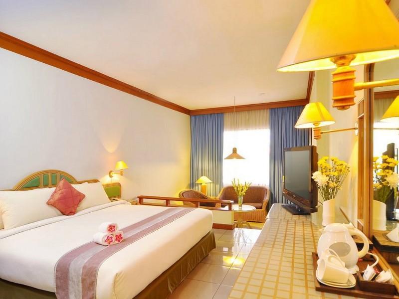 Hotel Cirebon Plaza Сиребон Екстериор снимка