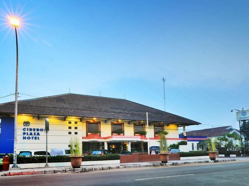 Hotel Cirebon Plaza Сиребон Екстериор снимка