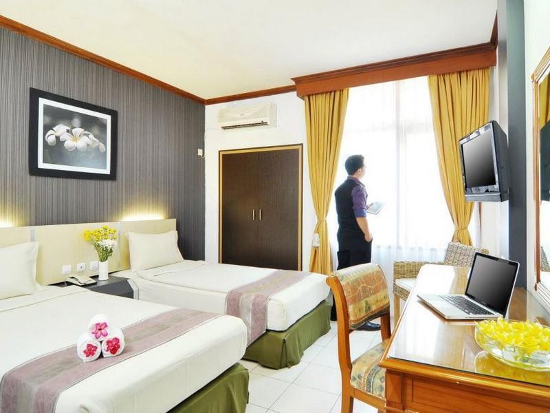 Hotel Cirebon Plaza Сиребон Екстериор снимка