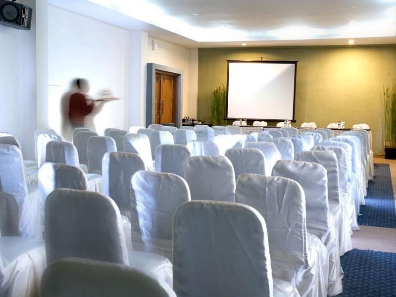 Hotel Cirebon Plaza Сиребон Екстериор снимка