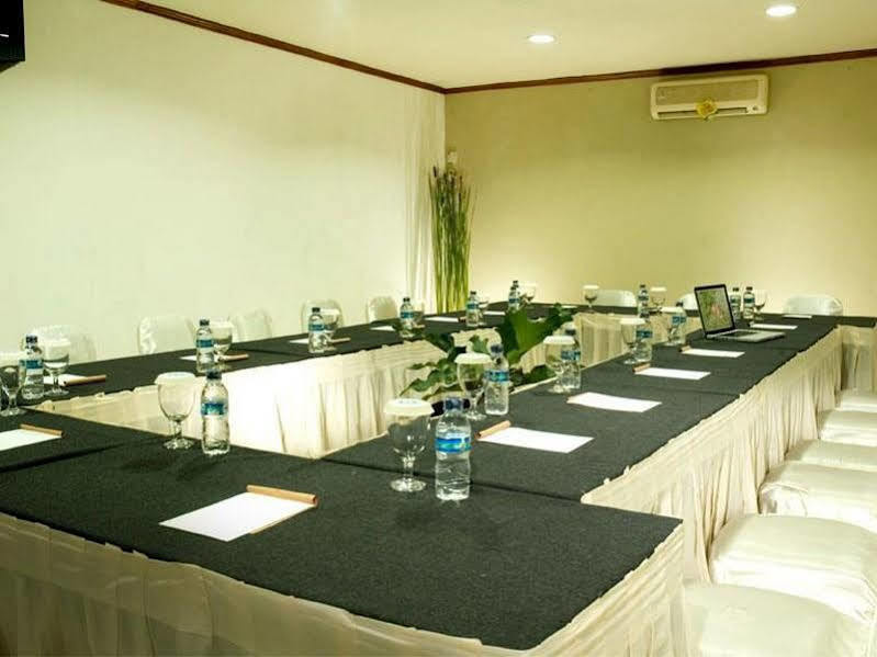 Hotel Cirebon Plaza Сиребон Екстериор снимка
